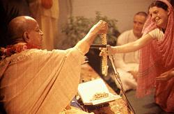 Нажмите на изображение для увеличения.&nbsp;

Название:	srila-prabhupada-initiation-02.jpg&nbsp;
Просмотров:	1&nbsp;
Размер:	52.2 Кб&nbsp;
ID:	10726