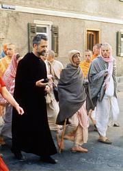 Нажмите на изображение для увеличения.&nbsp;

Название:	1974_Prabhupada_on_a_morning_walk_with_Father_Emmanuel_Jungclaussen.jpg&nbsp;
Просмотров:	3&nbsp;
Размер:	56.3 Кб&nbsp;
ID:	11727