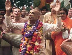 Нажмите на изображение для увеличения.&nbsp;

Название:	Foto_38_Srila_Prabhupada_tancuet_na_Ratha-yatre_v_Londone_7_july_1973_g.jpg&nbsp;
Просмотров:	0&nbsp;
Размер:	57.5 Кб&nbsp;
ID:	11875