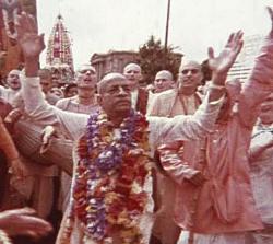 Нажмите на изображение для увеличения.&nbsp;

Название:	Foto_39_Srila_Prabhupada_tancuet_na_Ratha-yatre_v_Londone_7_july_1973_g.jpg&nbsp;
Просмотров:	0&nbsp;
Размер:	55.7 Кб&nbsp;
ID:	11876